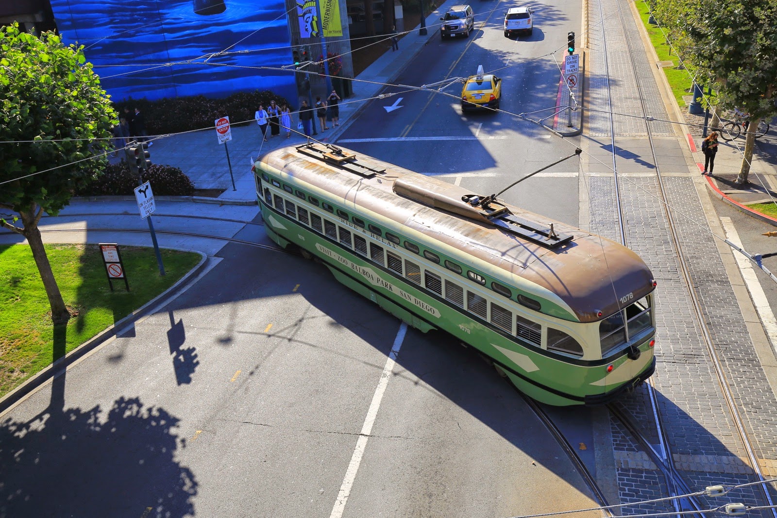 Un streetcar historique dans les rues de San Francisco