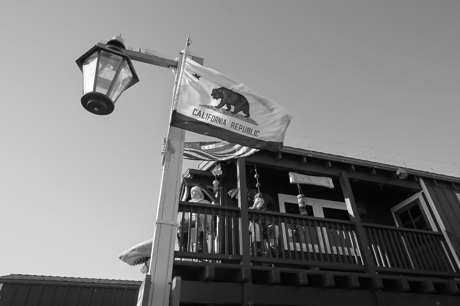 Lanterne et drapeau de Californie
