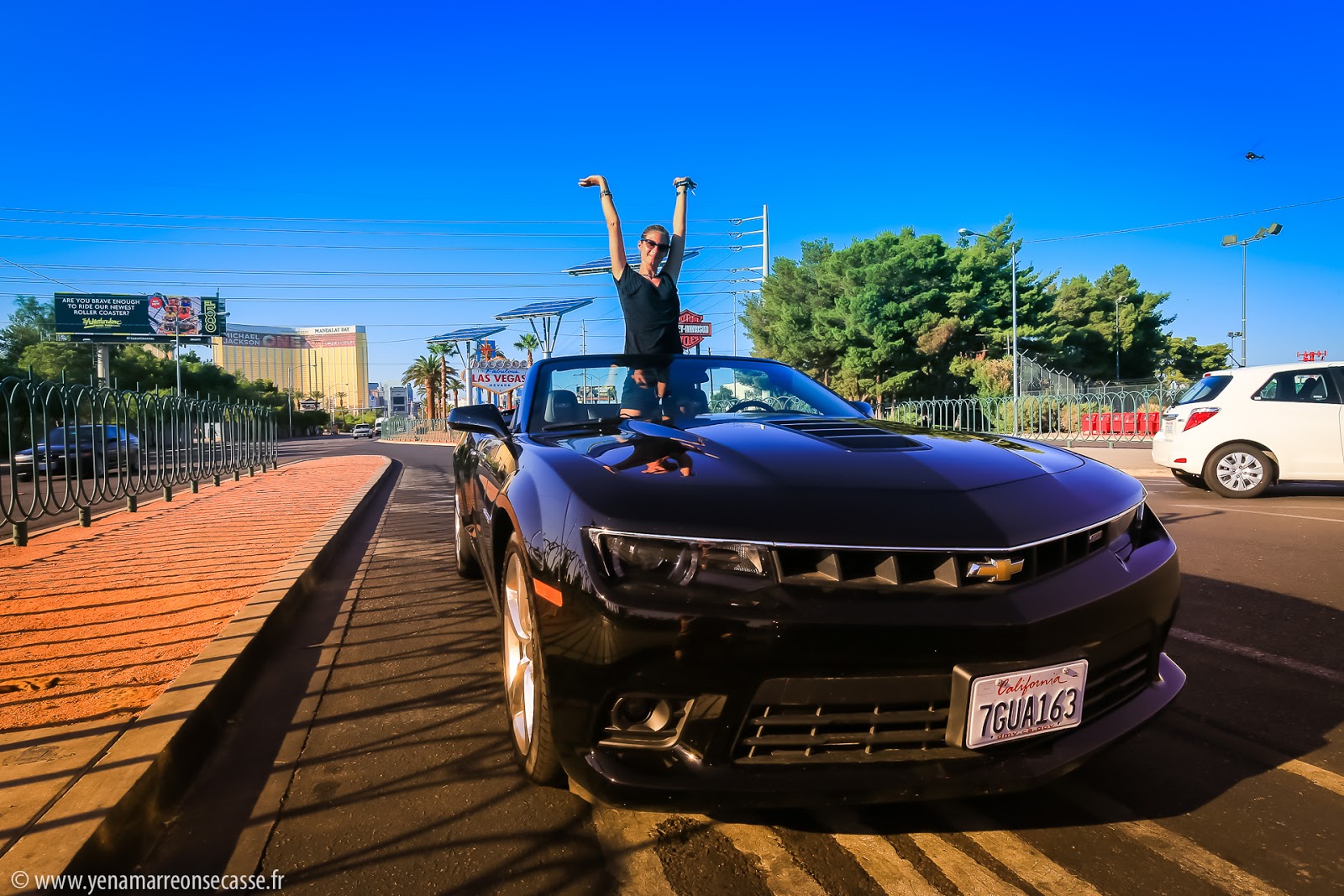 Notre Camaro SS noire décapotée sur le Strip