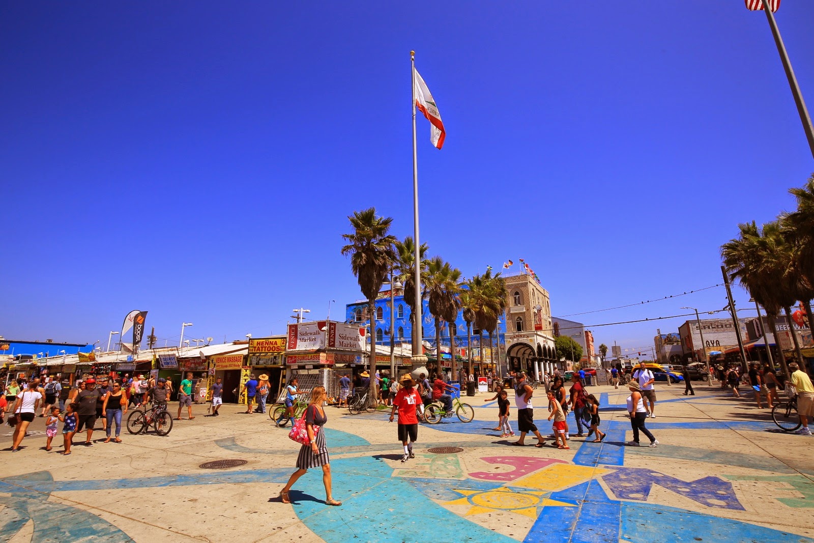 La foule sur la promenade de Venice Beach