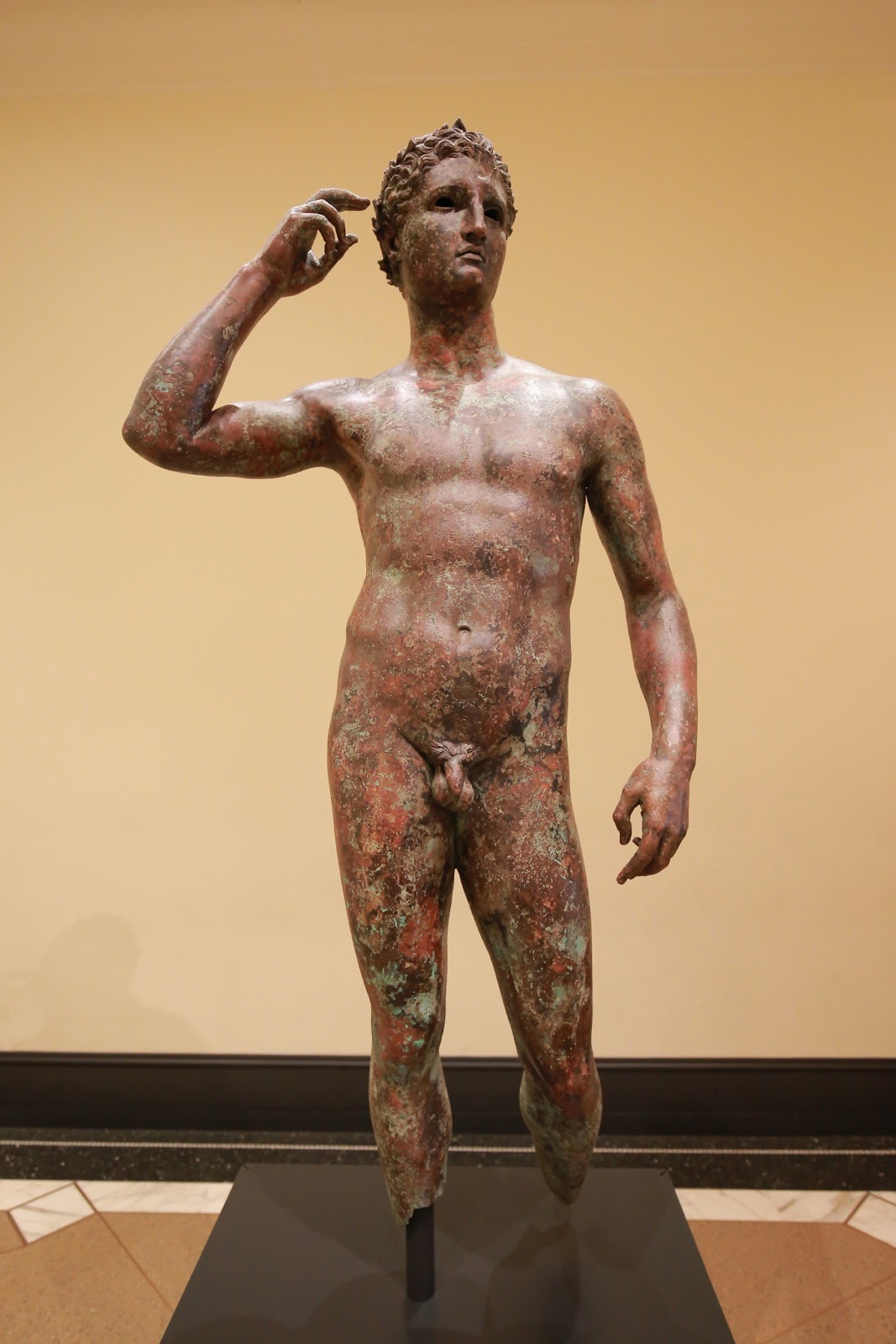 Une statue grecque en bronze