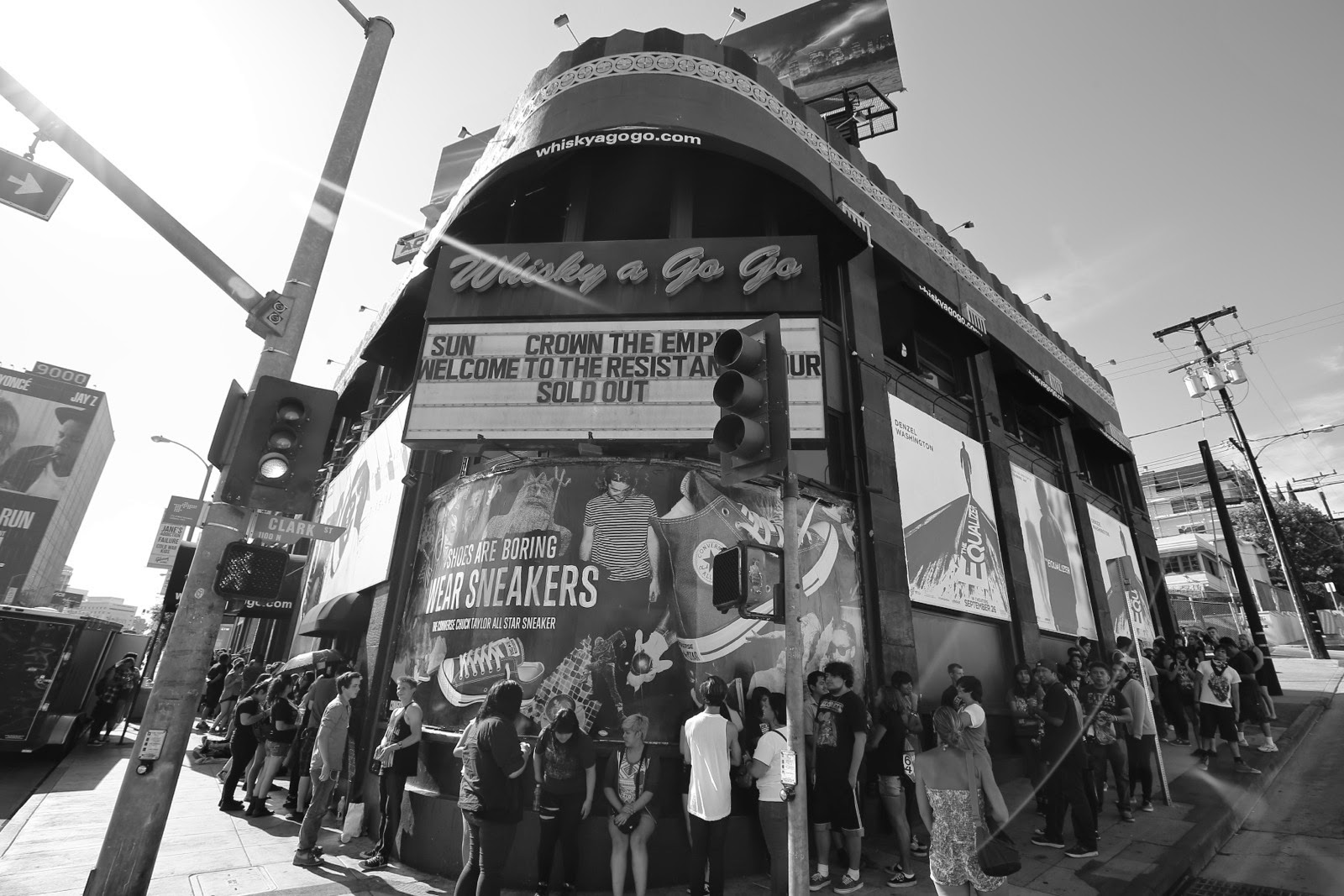 La foule devant une salle de concert de Sunset Boulevard