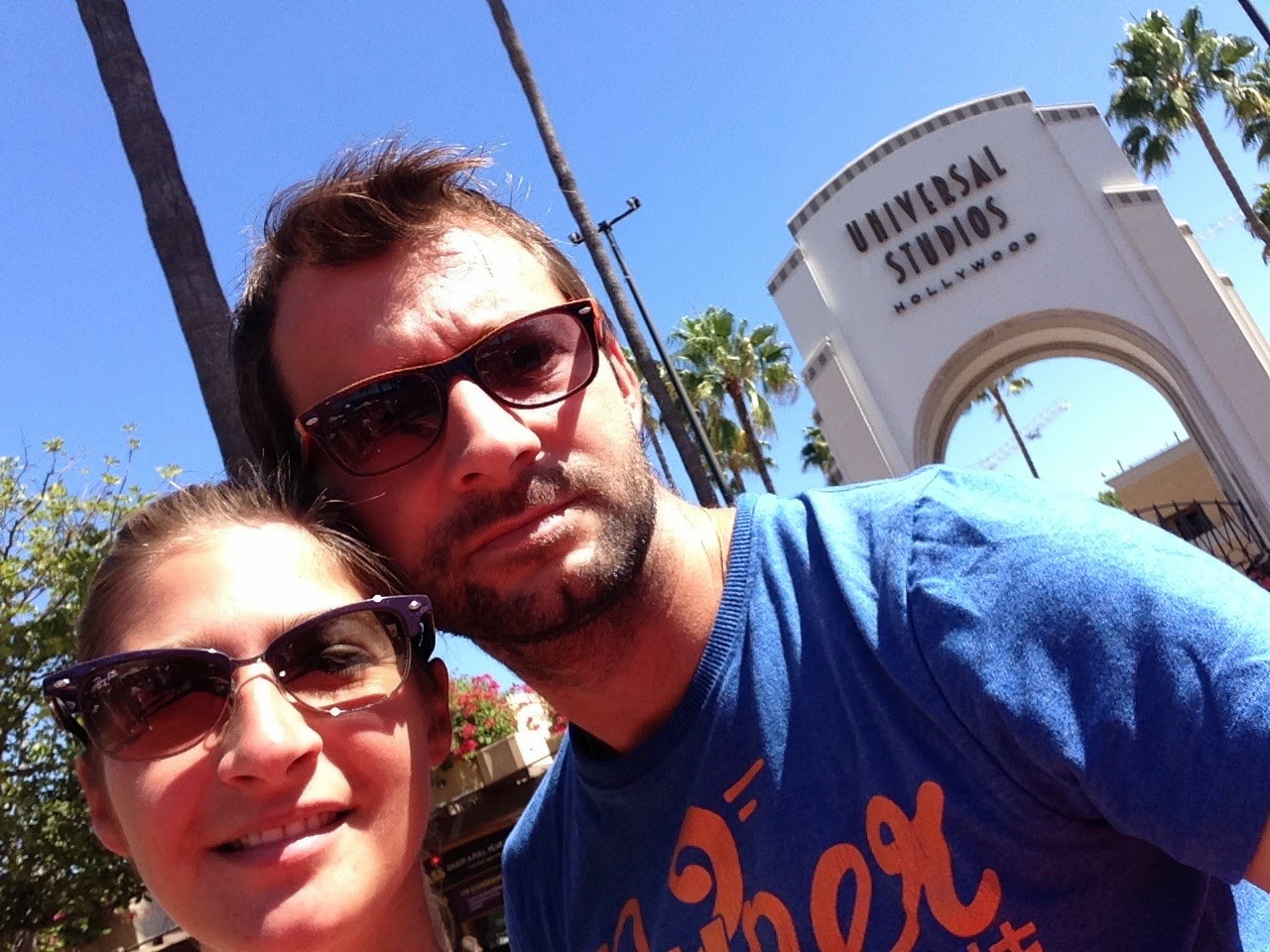 Selfie devant l’entrée d’Universal Studios Hollywood