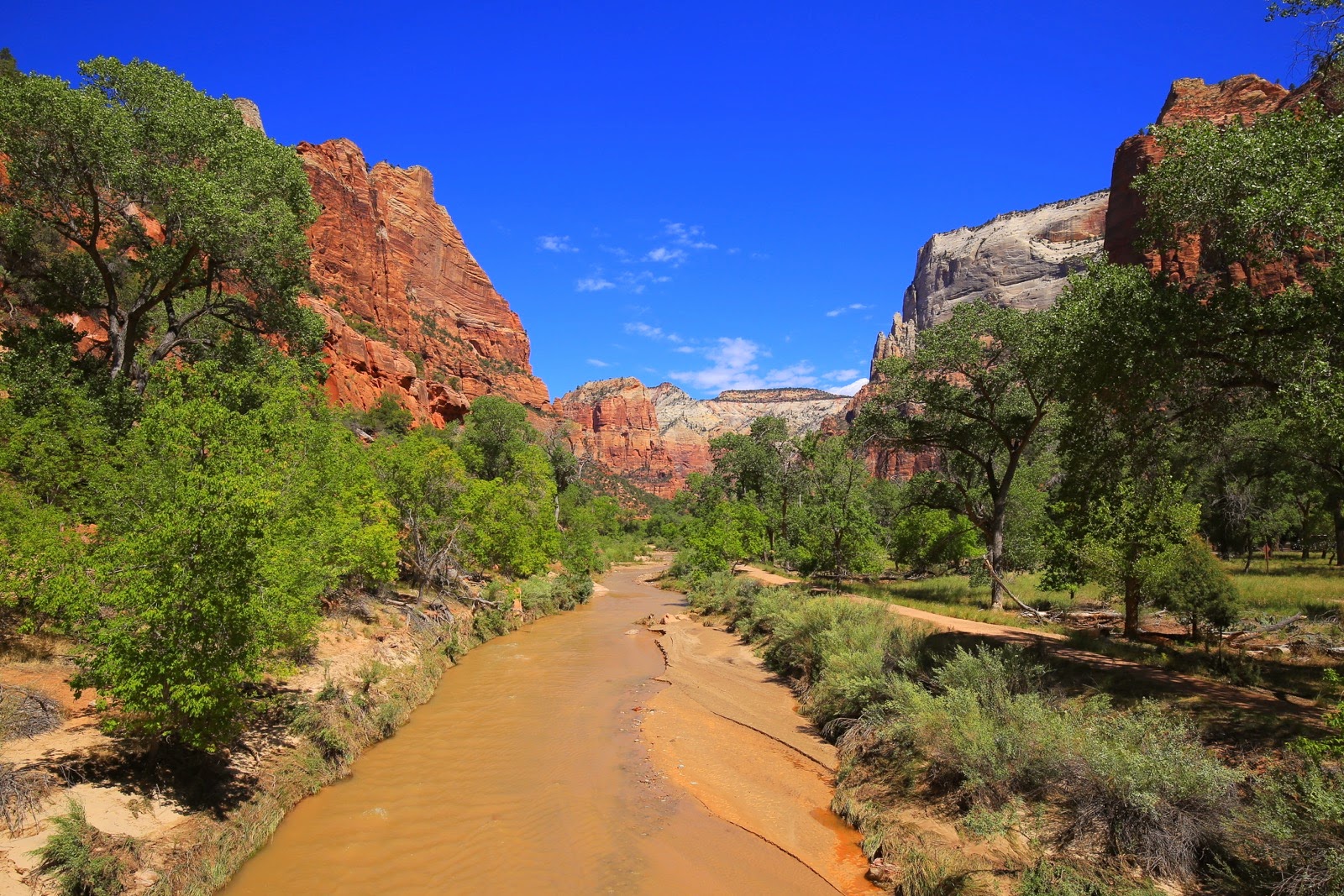 Le sentier vers Emerald Pools