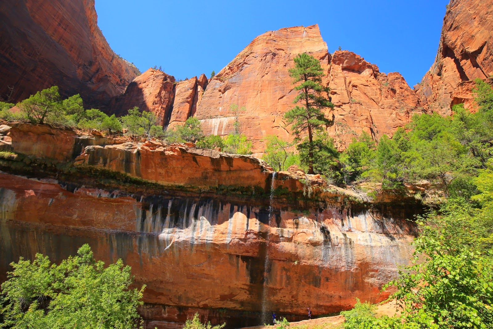 Les falaises qui surplombent l’Emerald Pool