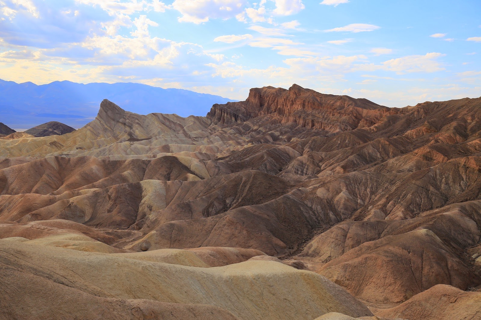 Nuances de jaune et de marron à Zabriskie Point