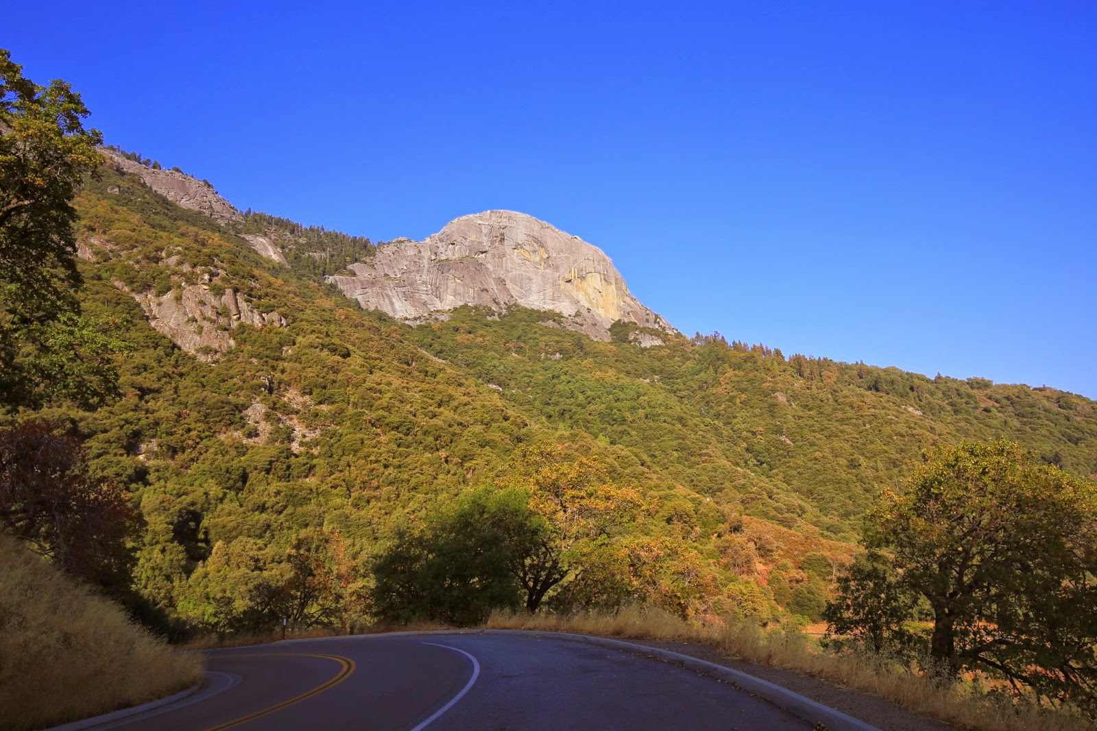 Moro Rock vu depuis la route