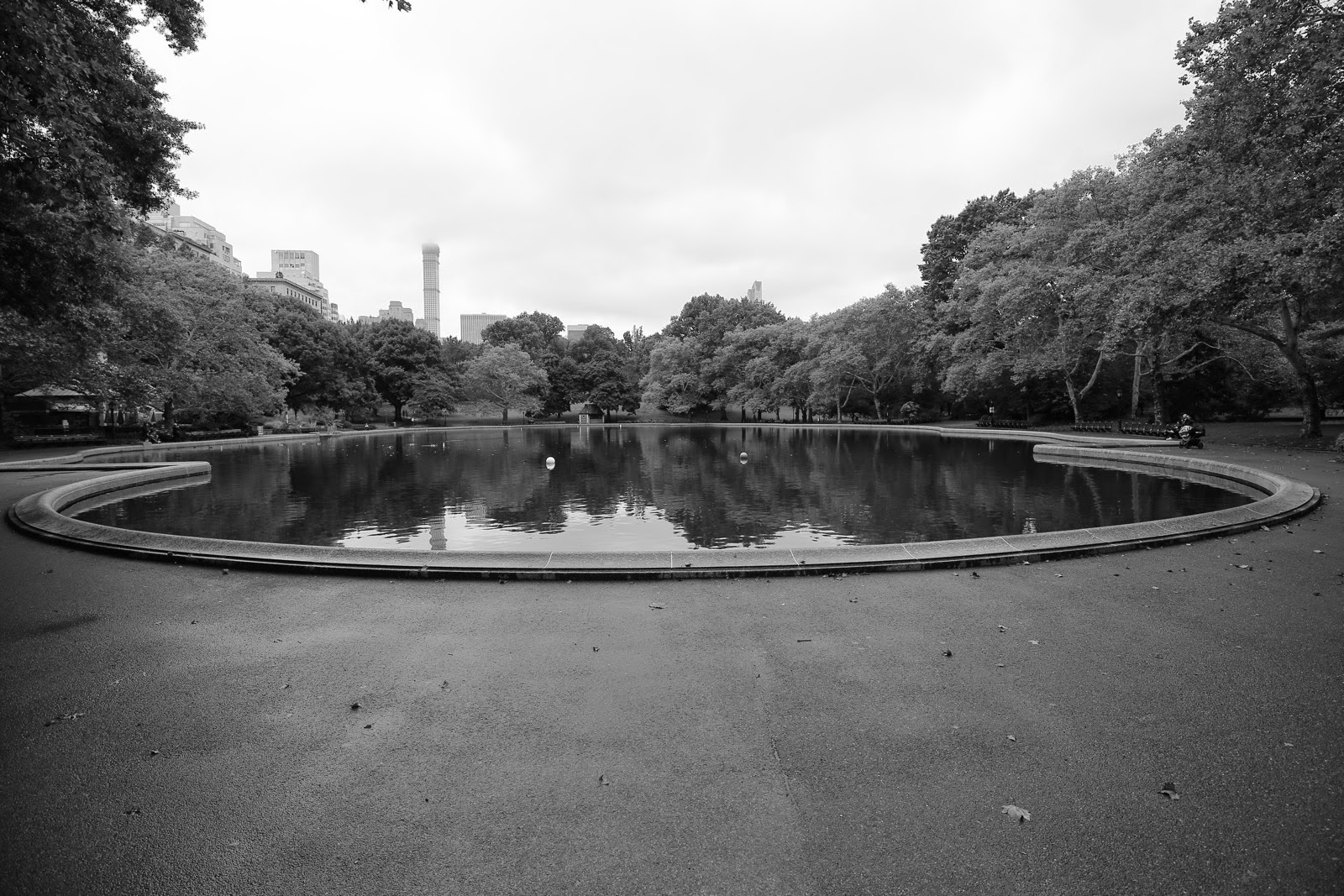 Le Conservatory Water de Central Park en noir et blanc