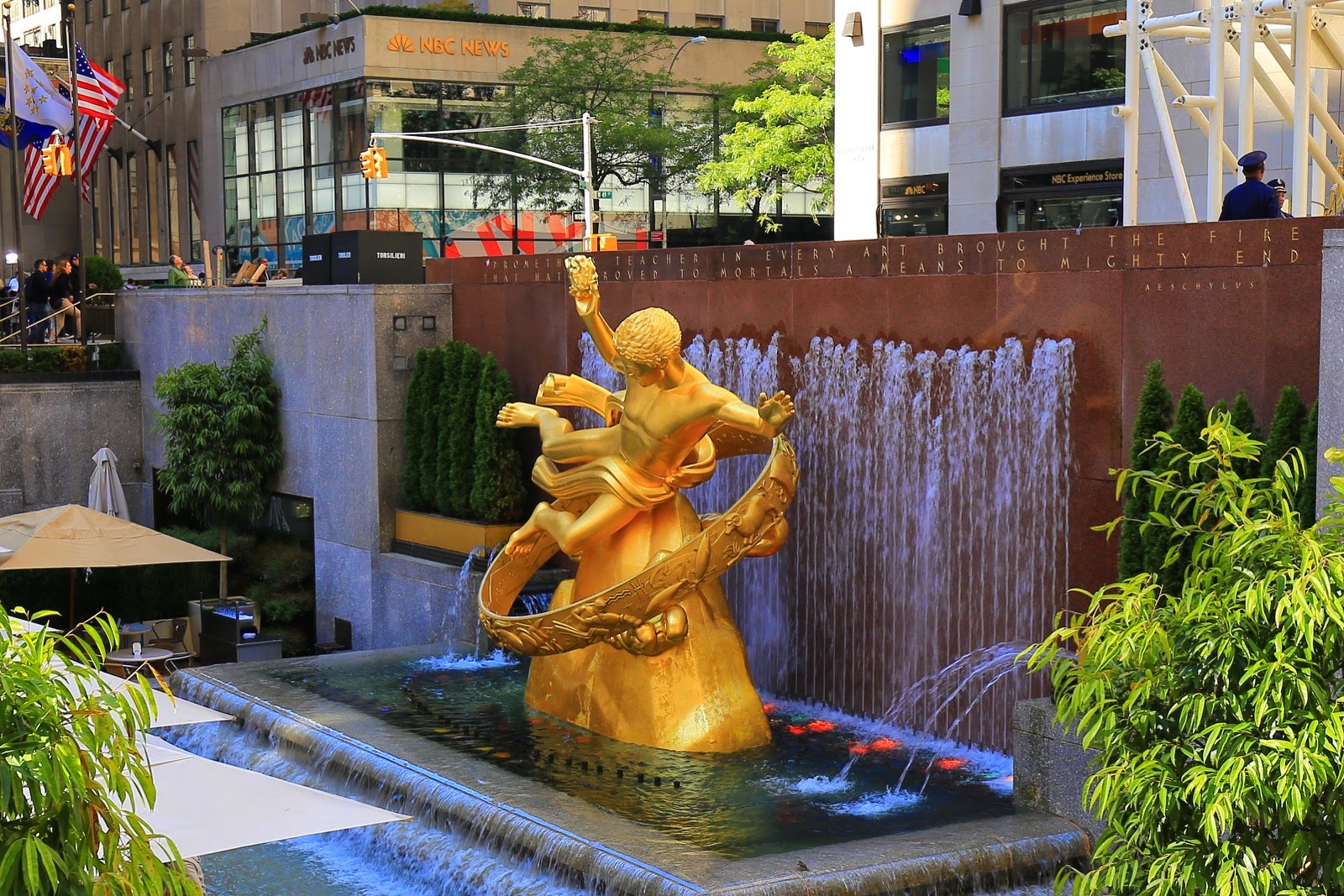 La statue dorée de Prométhée au Rockefeller Center