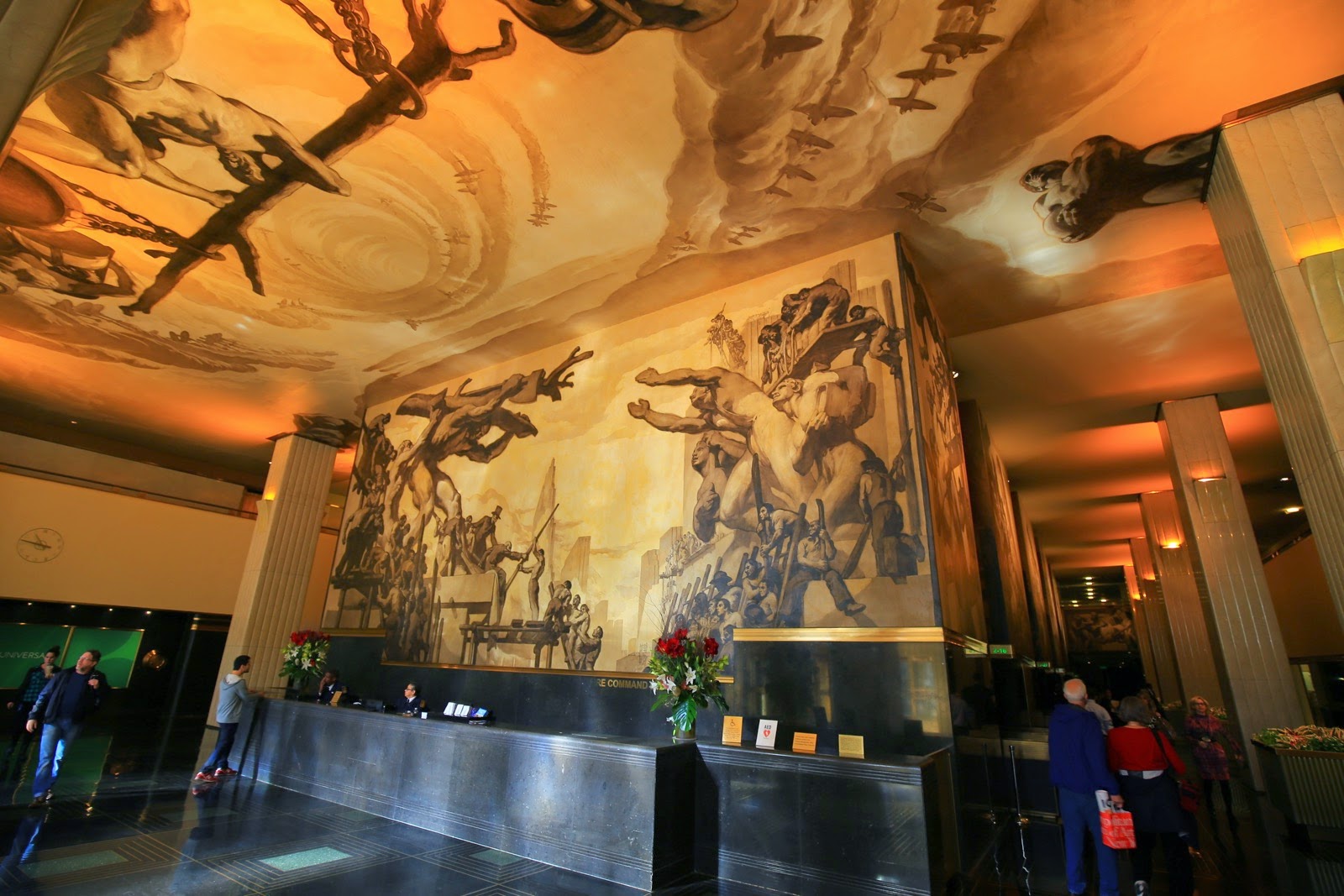Une fresque monumentale dans le hall du GE Building
