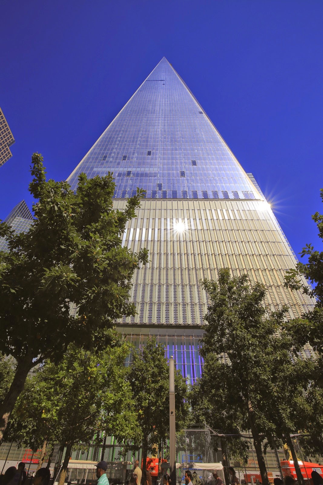 Le One World Trade Center vers le ciel