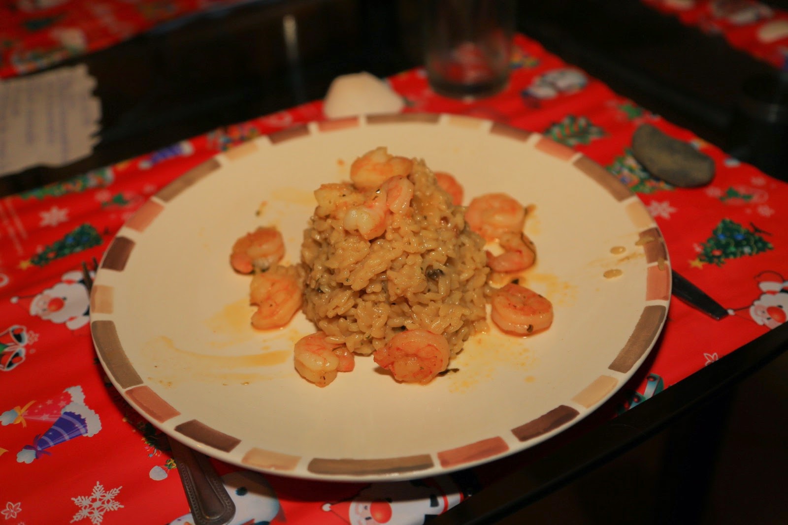 Une assiette de riz aux crevettes