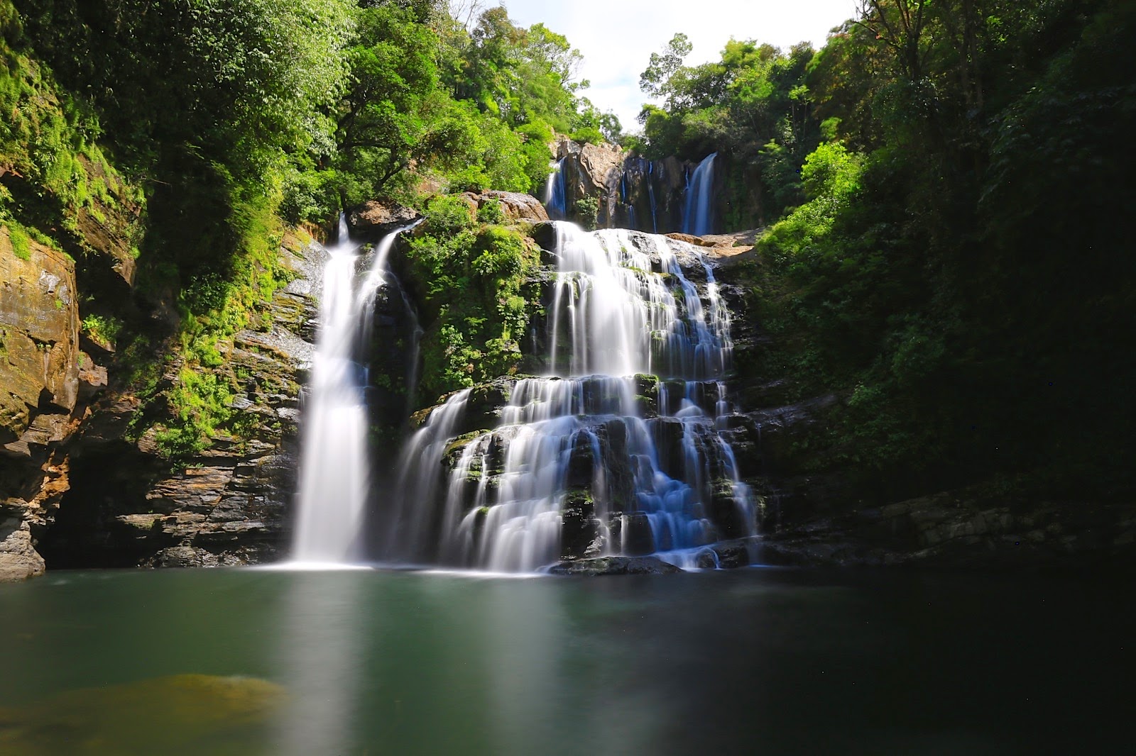Les Cataratas Nauyaca dans la jungle