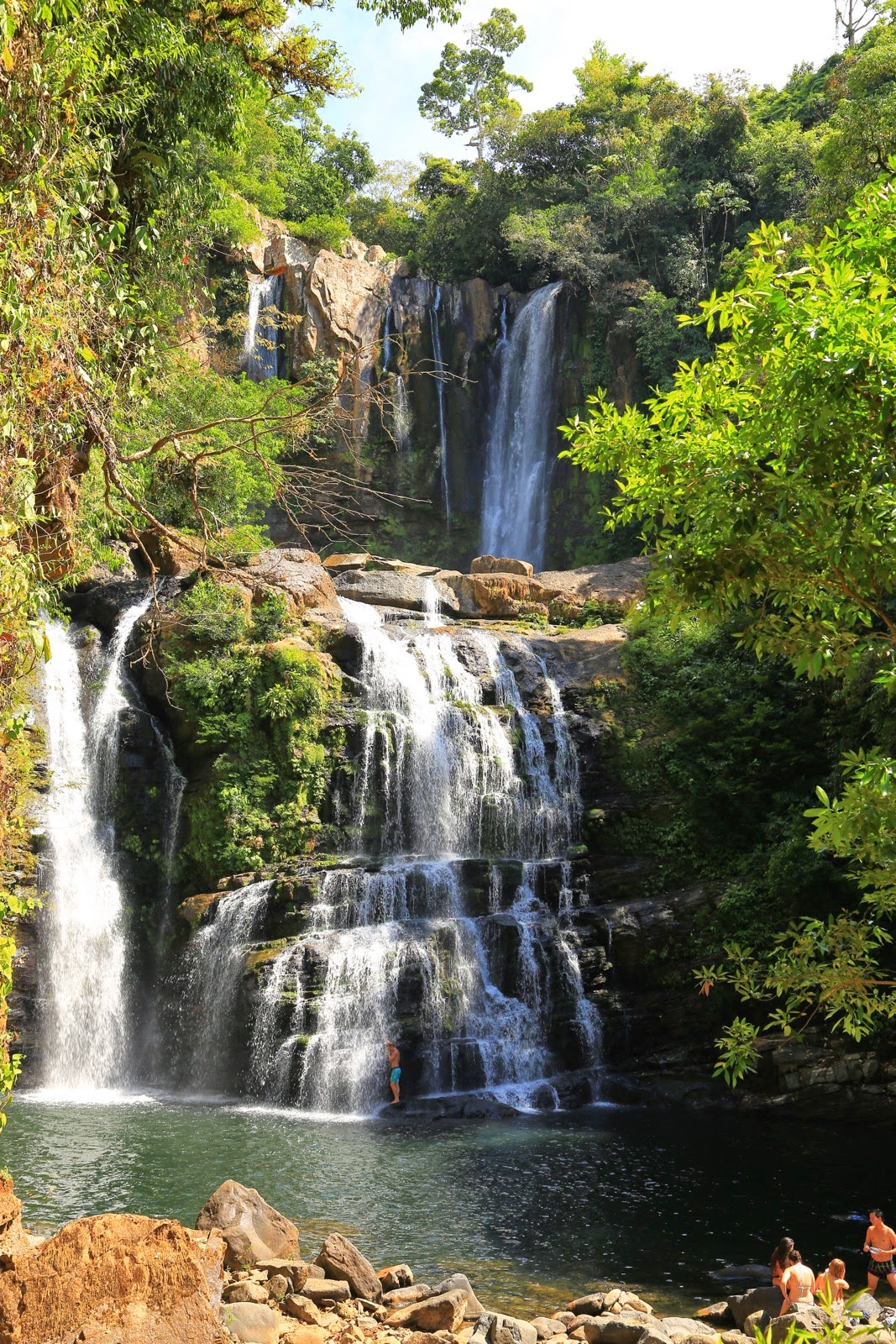 Les Cataratas Nauyaca entre les arbres