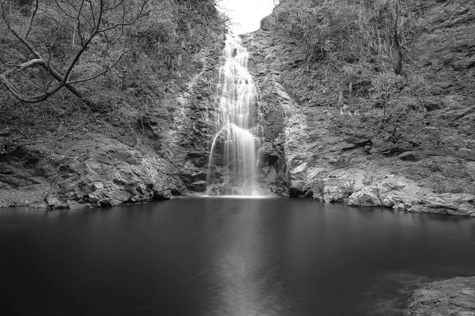 La grande cascade de Montezuma, en noir et blanc