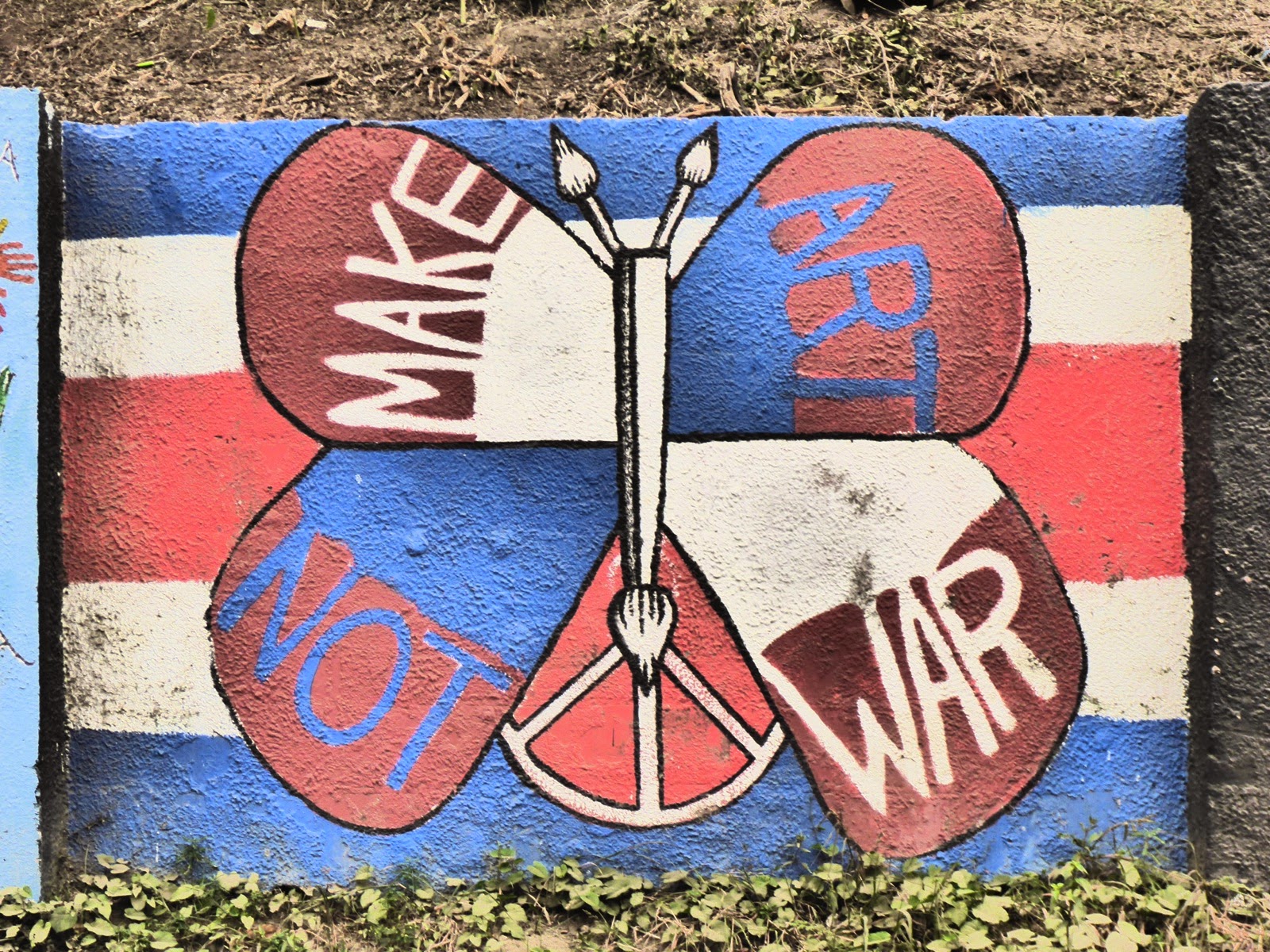 Une fresque « Make love not war » à Montezuma