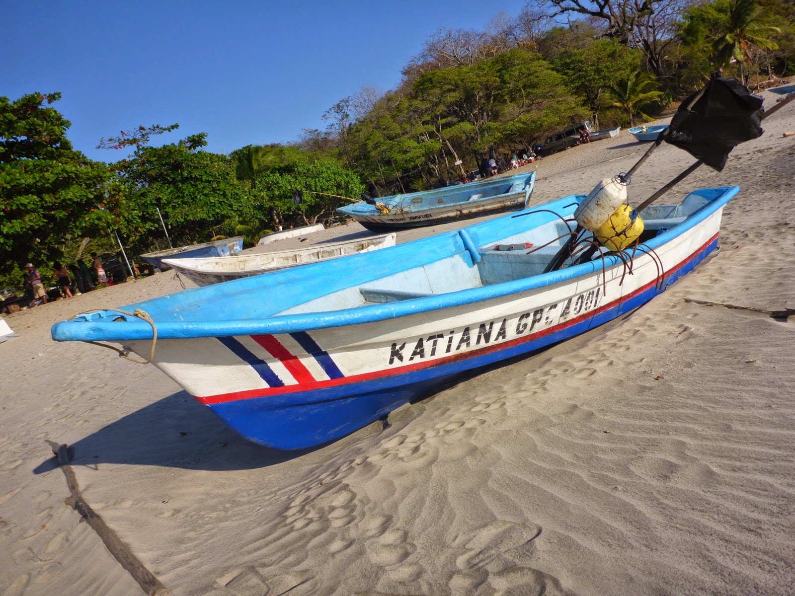Des barques de pêcheurs sur le sable de Playa Pelada