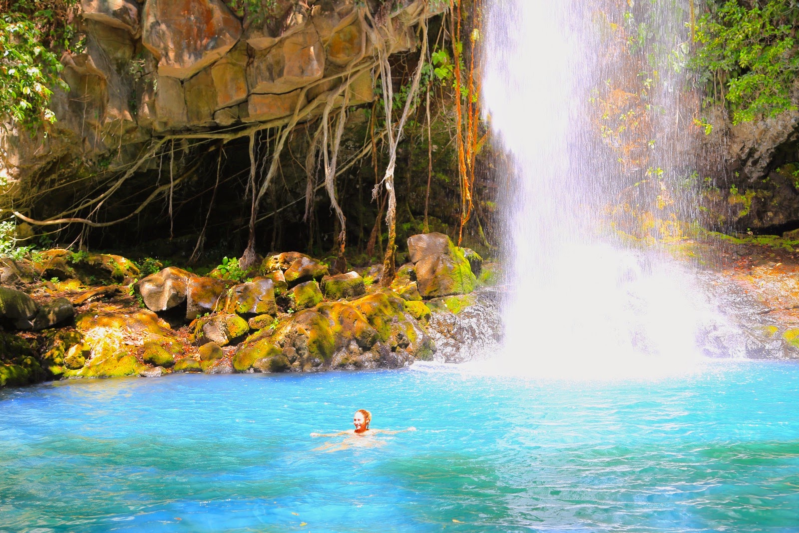 Baignade dans l’eau glacée du bassin de la cascade
