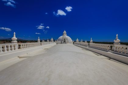 Toit blanc de la cathédrale de León