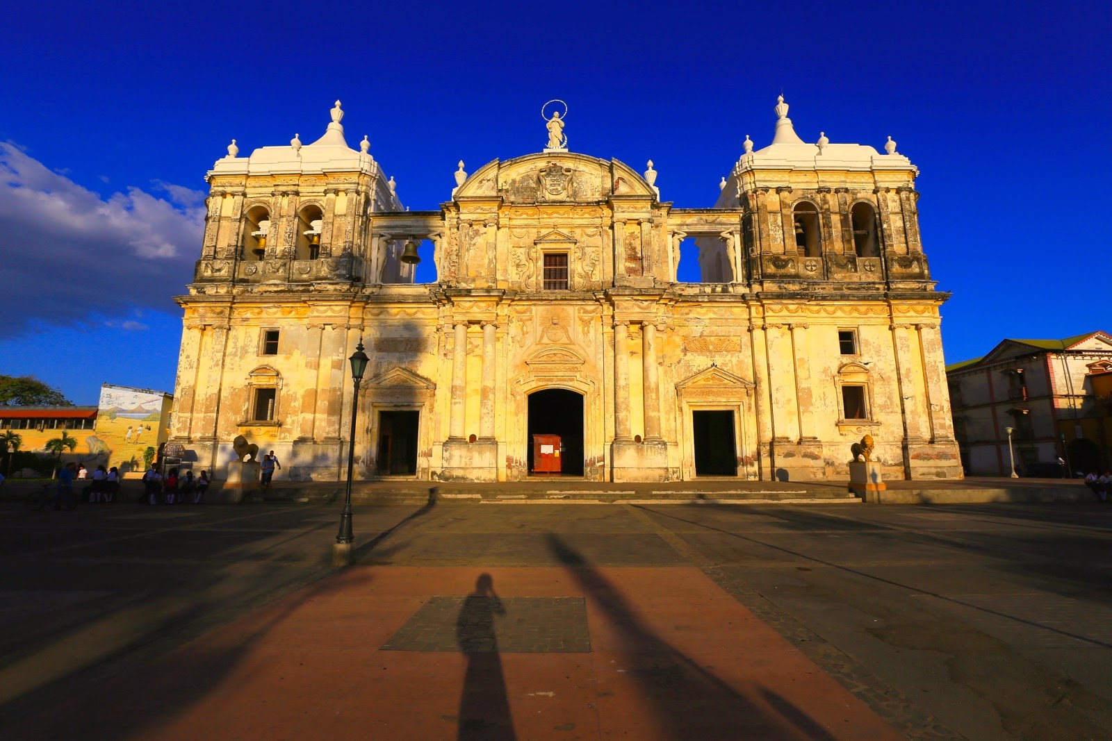 La cathédrale de León au coucher du soleil