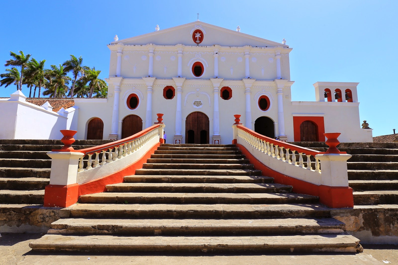 Escalier et façade de l’Iglesia de San Francisco