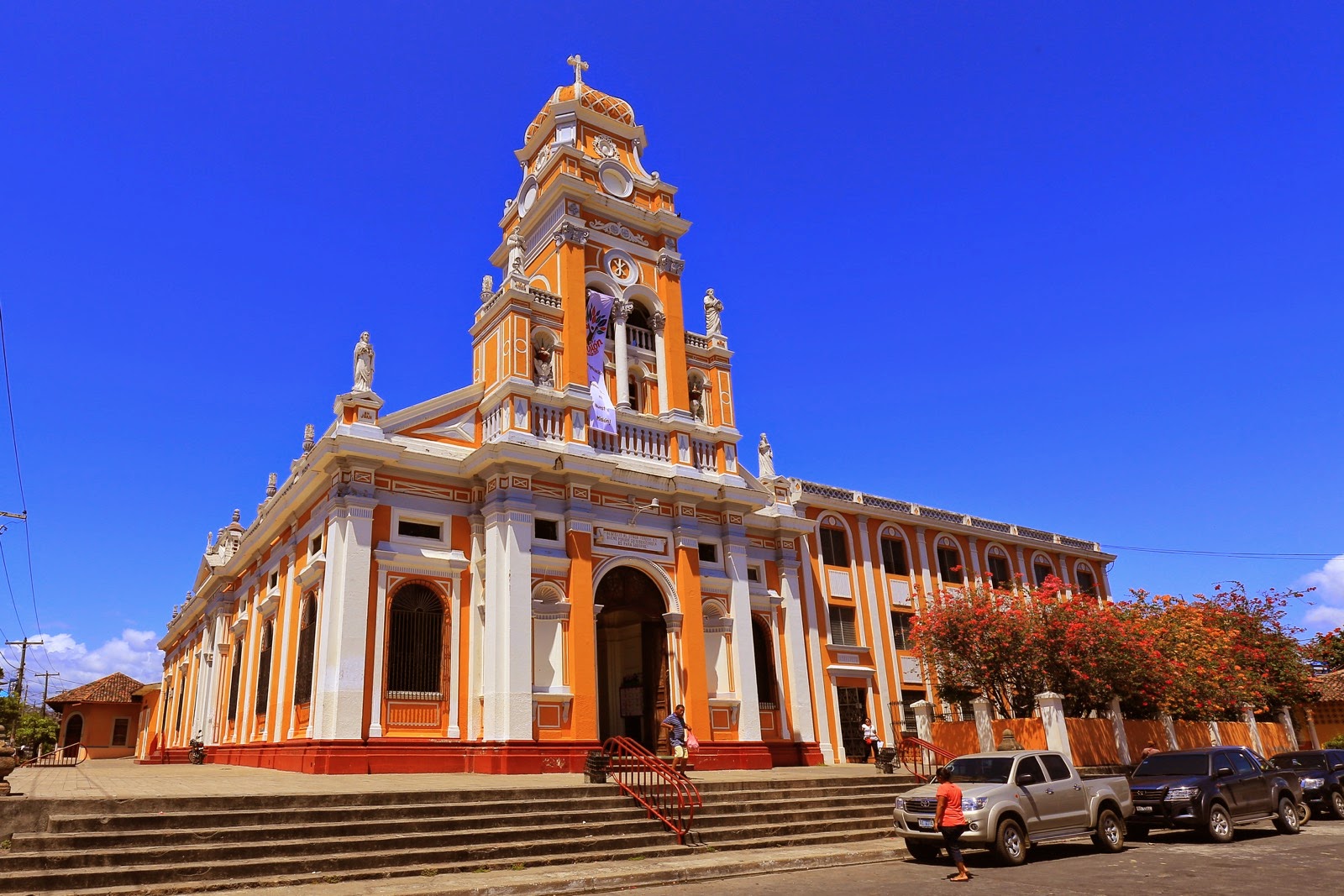 Façade orange et blanche de l’Iglesia de Xalteva