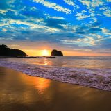 Coucher de soleil sur une plage de la côte Pacifique du Costa Rica