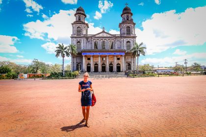 Devant l’ancienne cathédrale de Managua