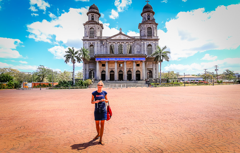 Devant l’ancienne cathédrale de Managua