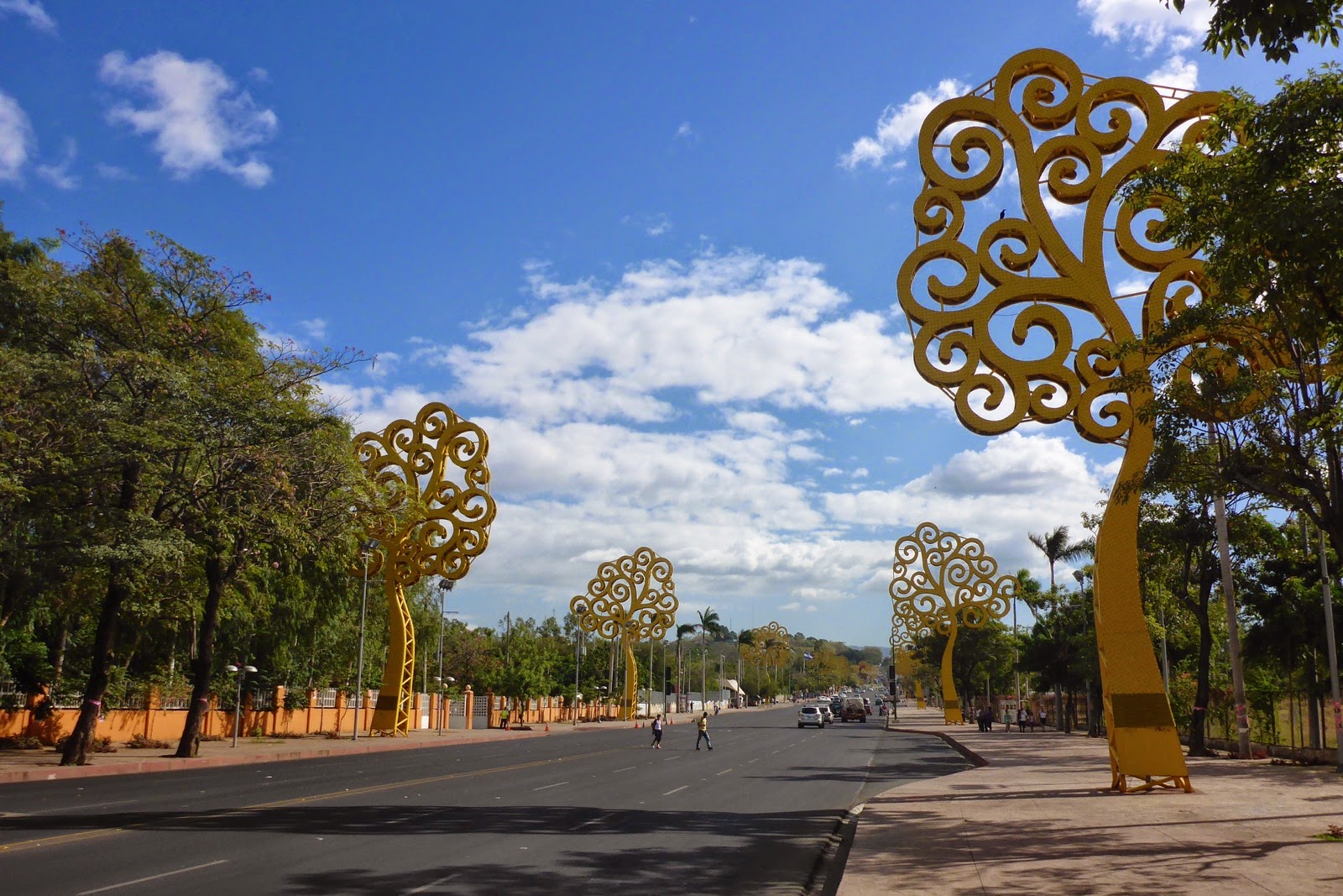 Arboles de la Vida le long de l’Avenida Bolivar