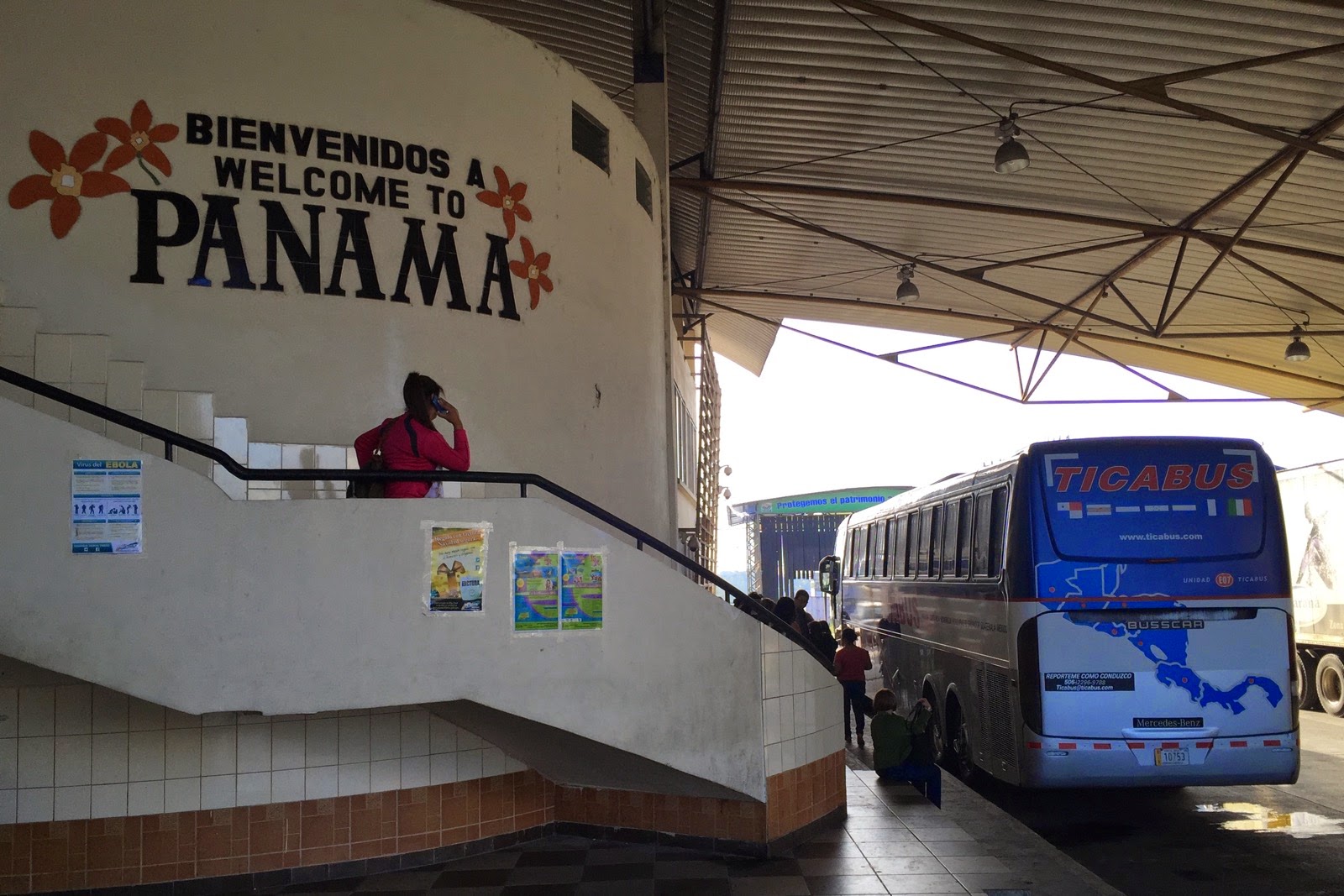 Panneau Bienvenidos, Welcome to Panama au poste-frontière