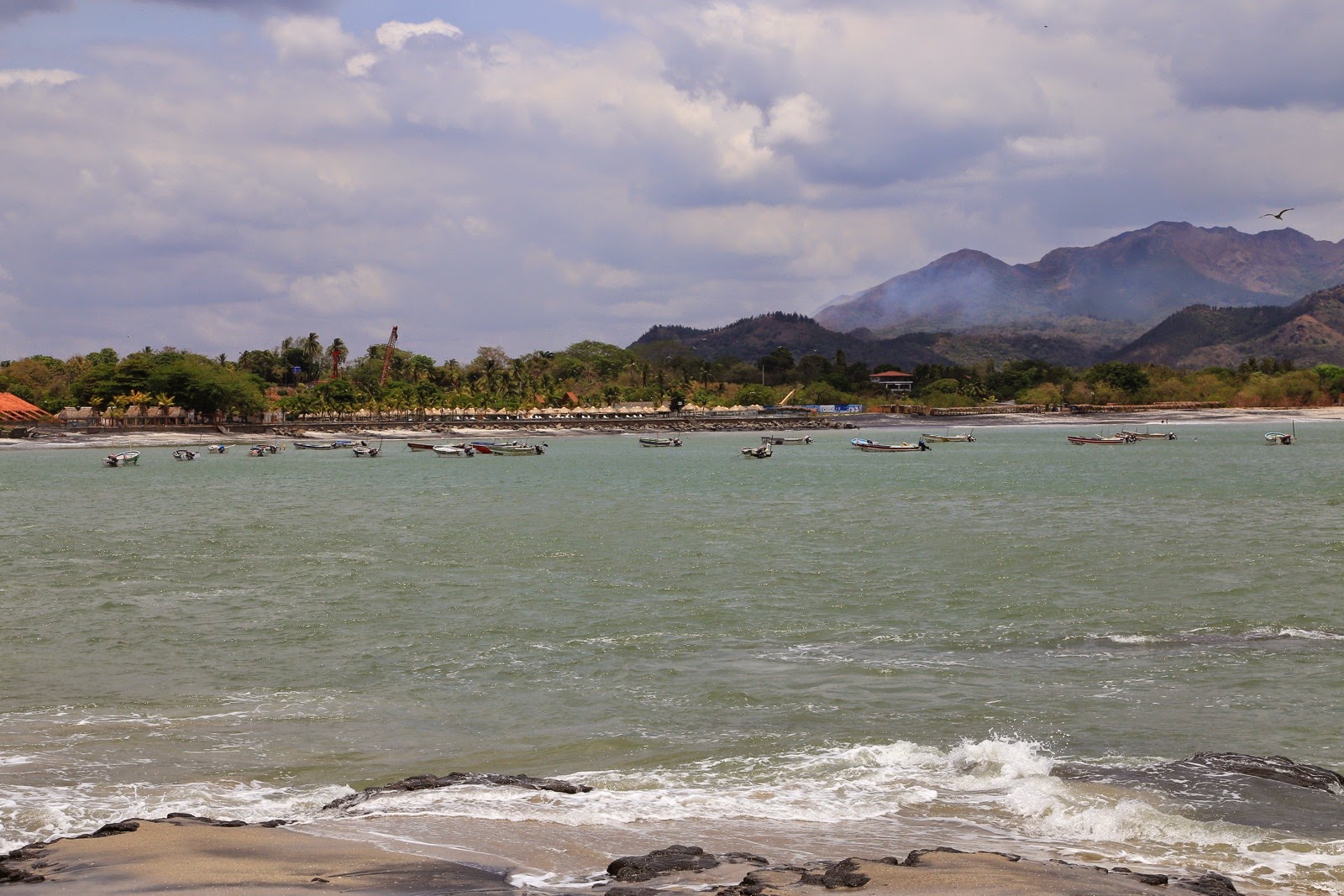 Baie et montagnes de la côte Pacifique du Panama