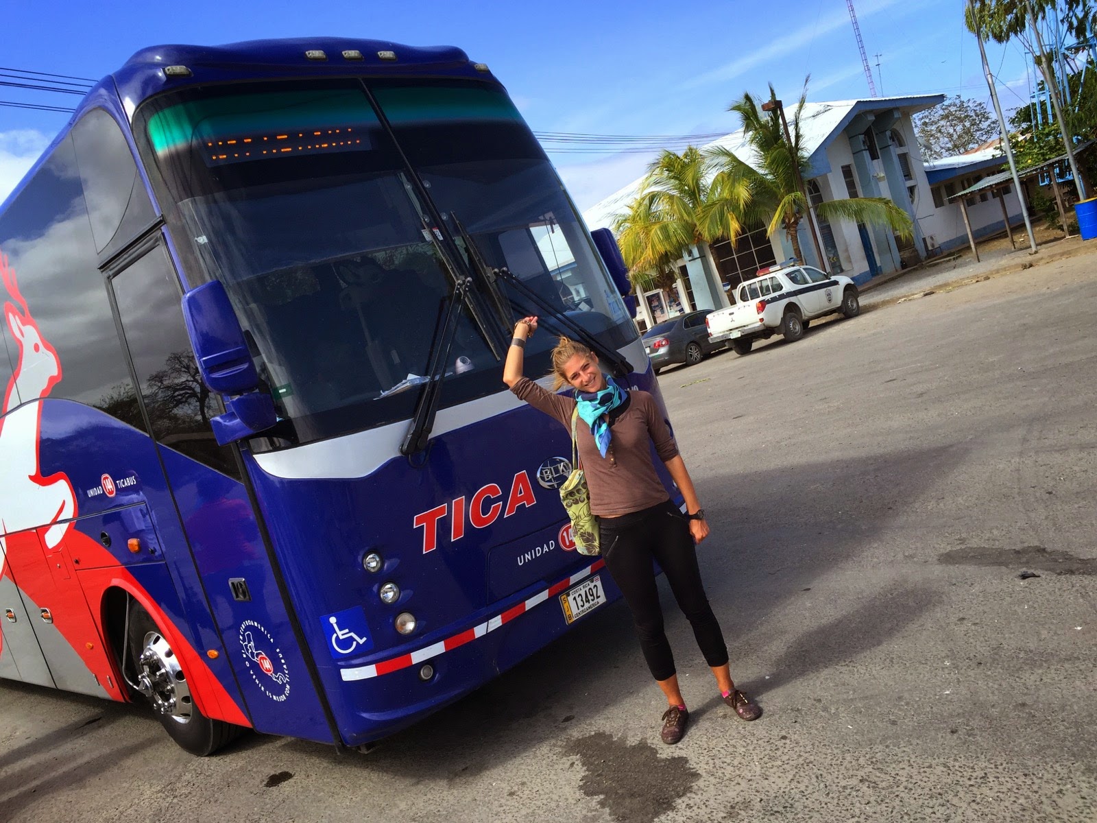 Devant le Tica Bus à la frontière du Panama