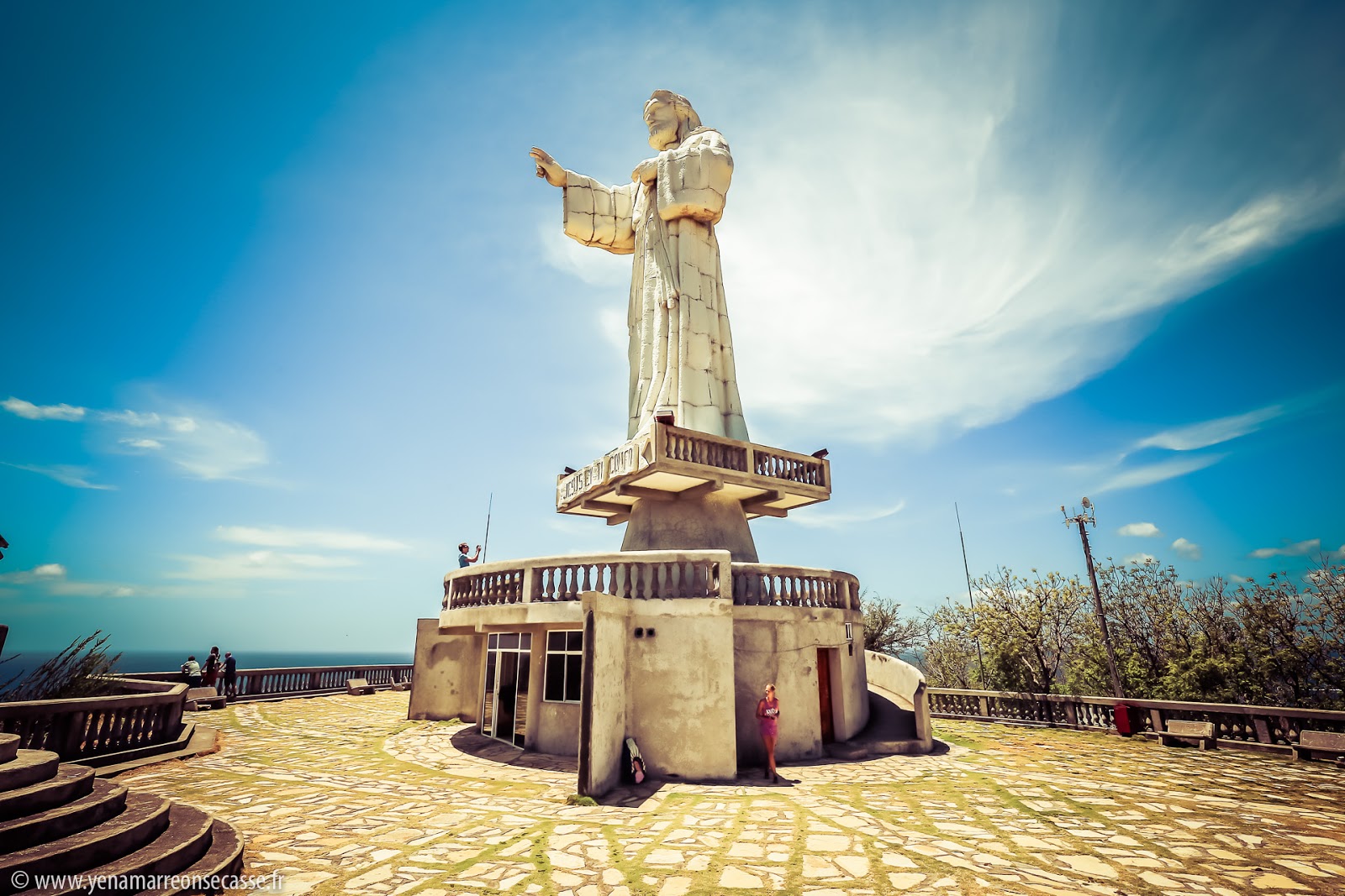 Le Christ de la Miséricorde au-dessus de la baie de San Juan del Sur