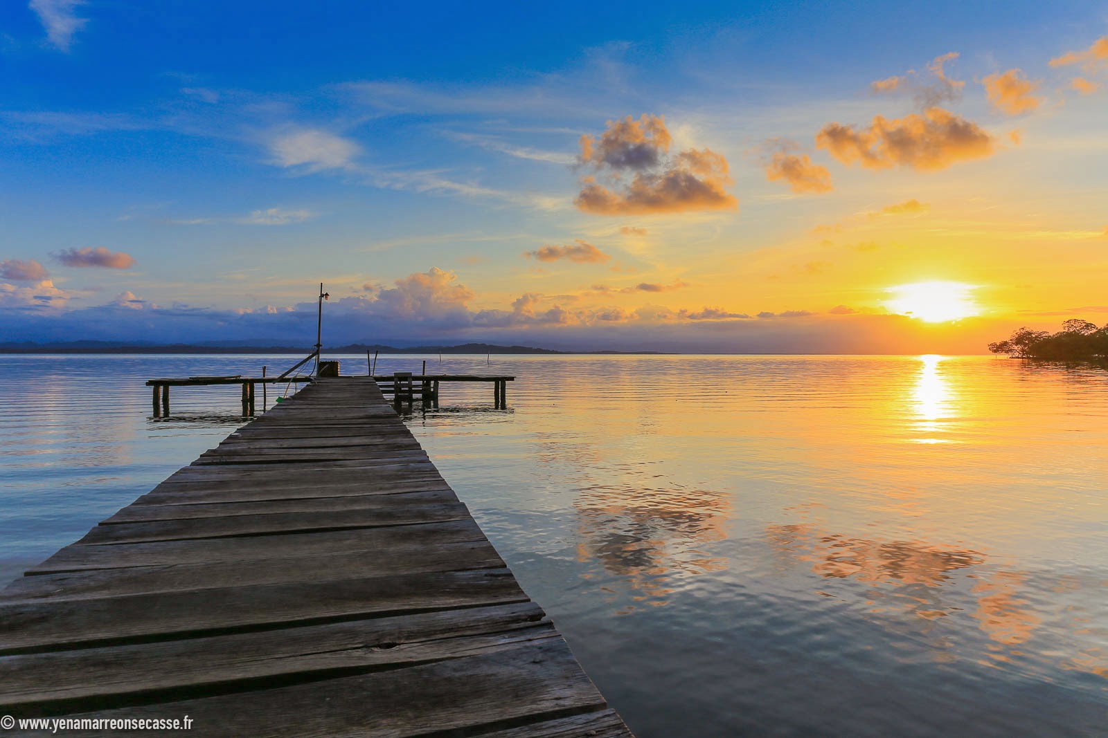 Ponton au coucher du soleil à Bocas del Toro