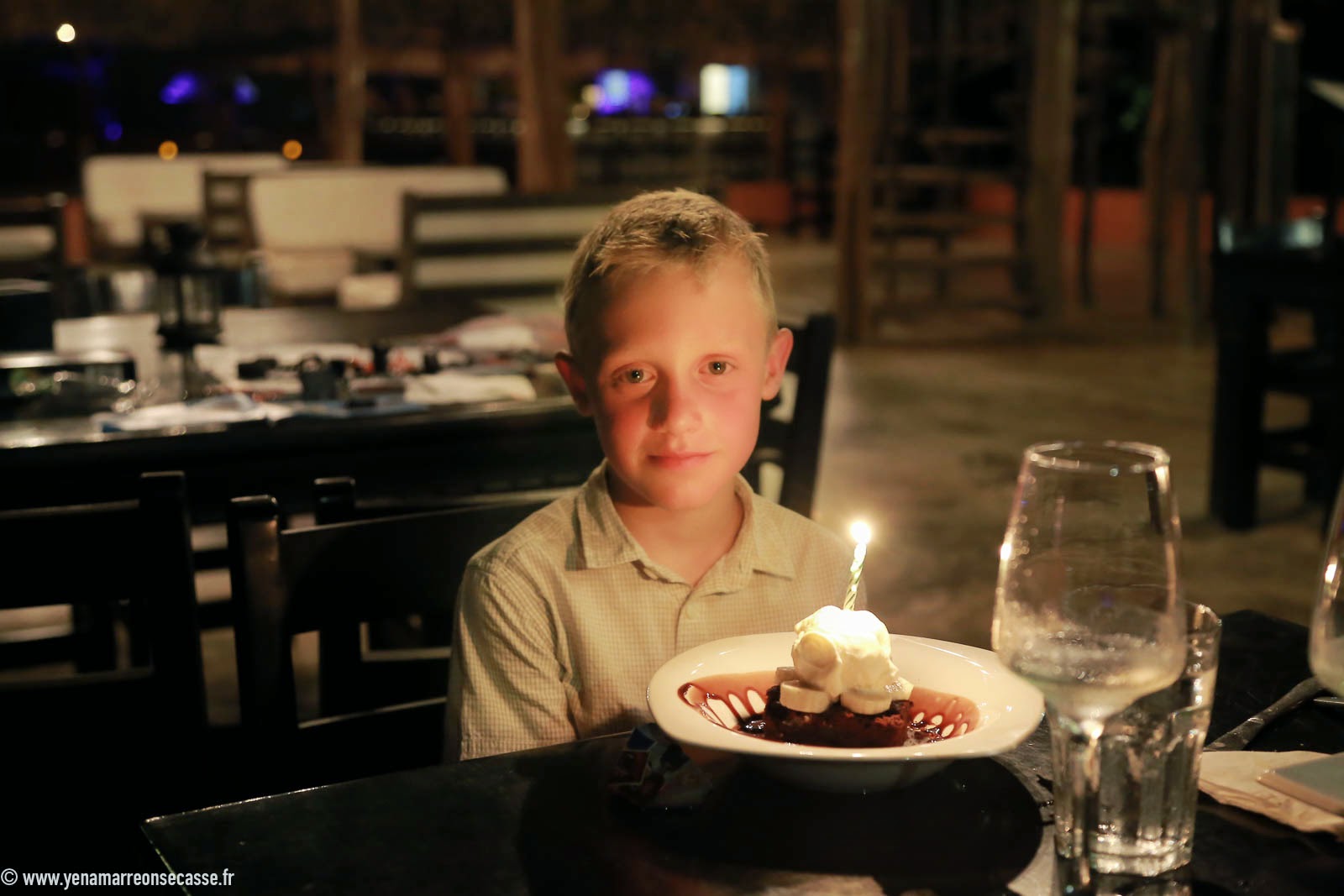 Gâteau d’anniversaire avec une bougie