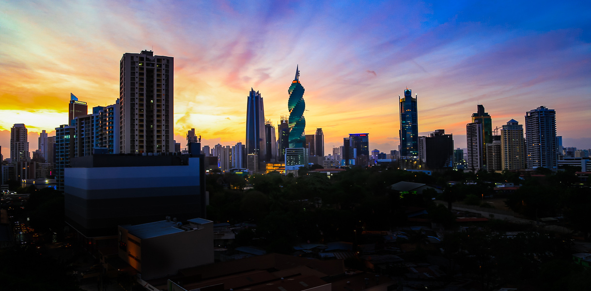 Skyline de Panama City au lever du soleil