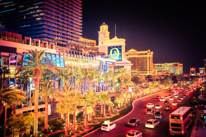 Le Strip de Las Vegas et ses casinos illuminés la nuit