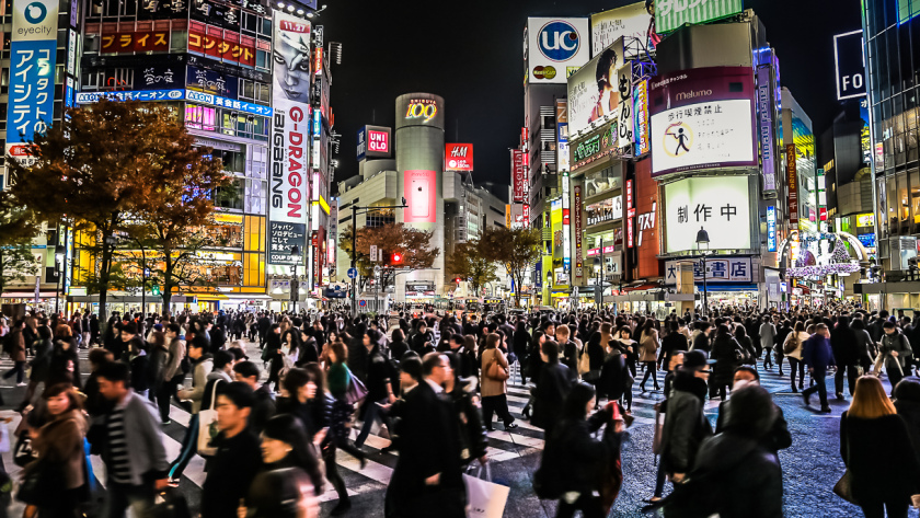 Le carrefour de Shibuya et ses écrans géants, la nuit