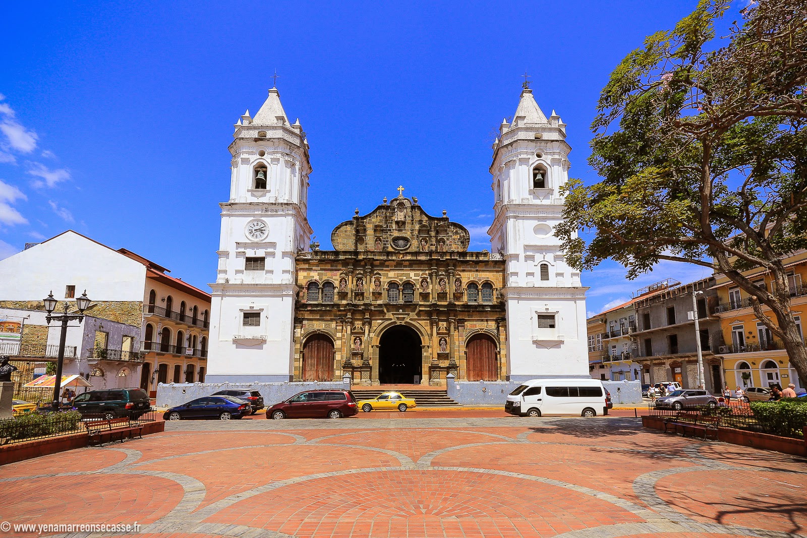 Cathédrale du Casco Viejo sur la Plaza de la Independencia