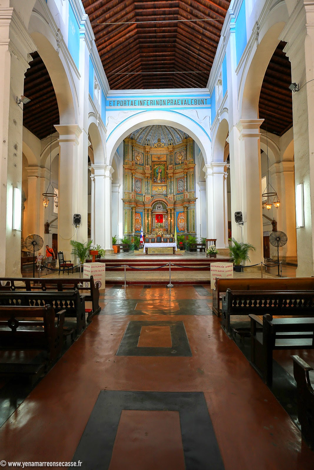 Autel doré de la cathédrale
