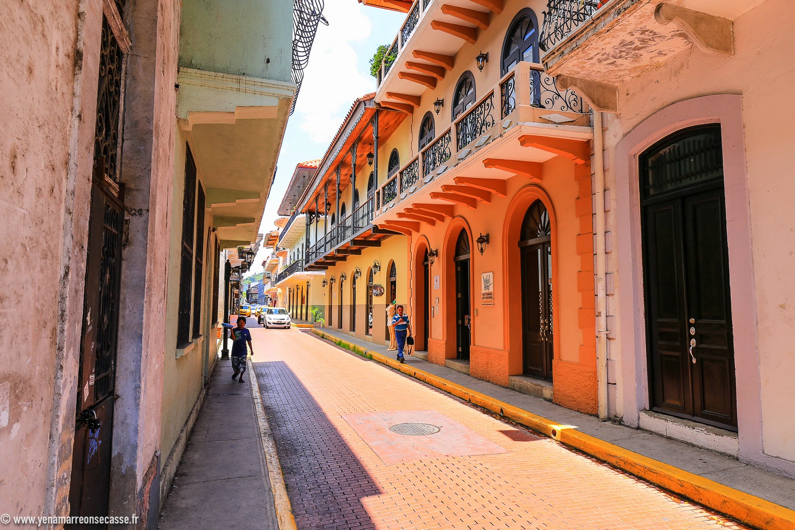 Ruelle et façades rénovées de la vieille ville