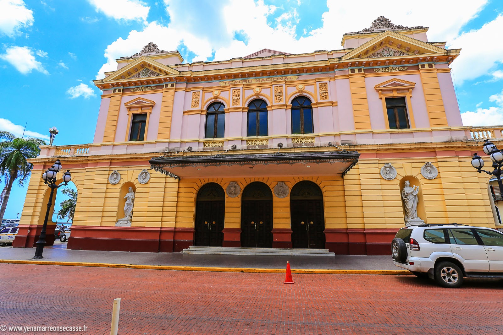 Théâtre jaune du Casco Viejo