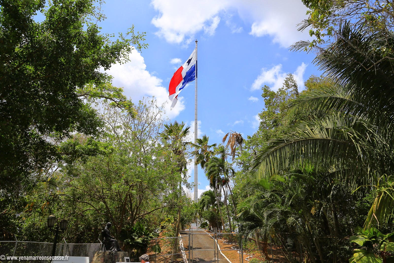 Drapeau du Panama au sommet du Cerro Ancón