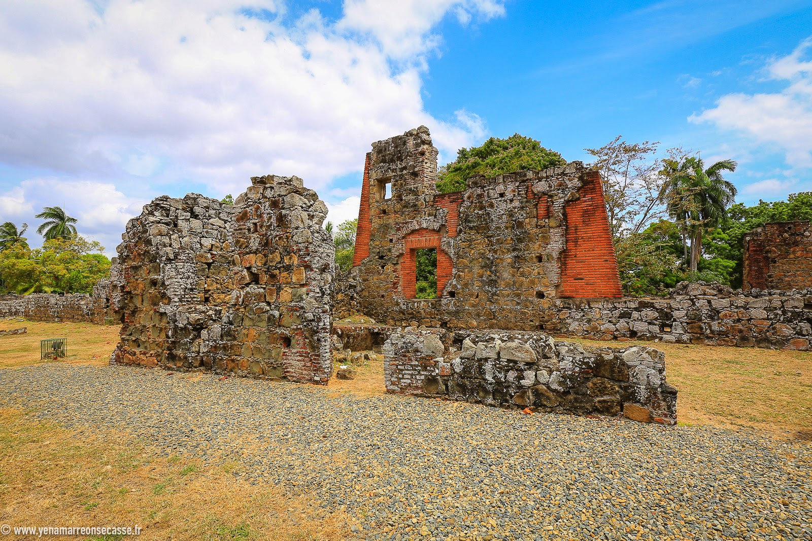 Murs en ruine d’un couvent de Panama Viejo