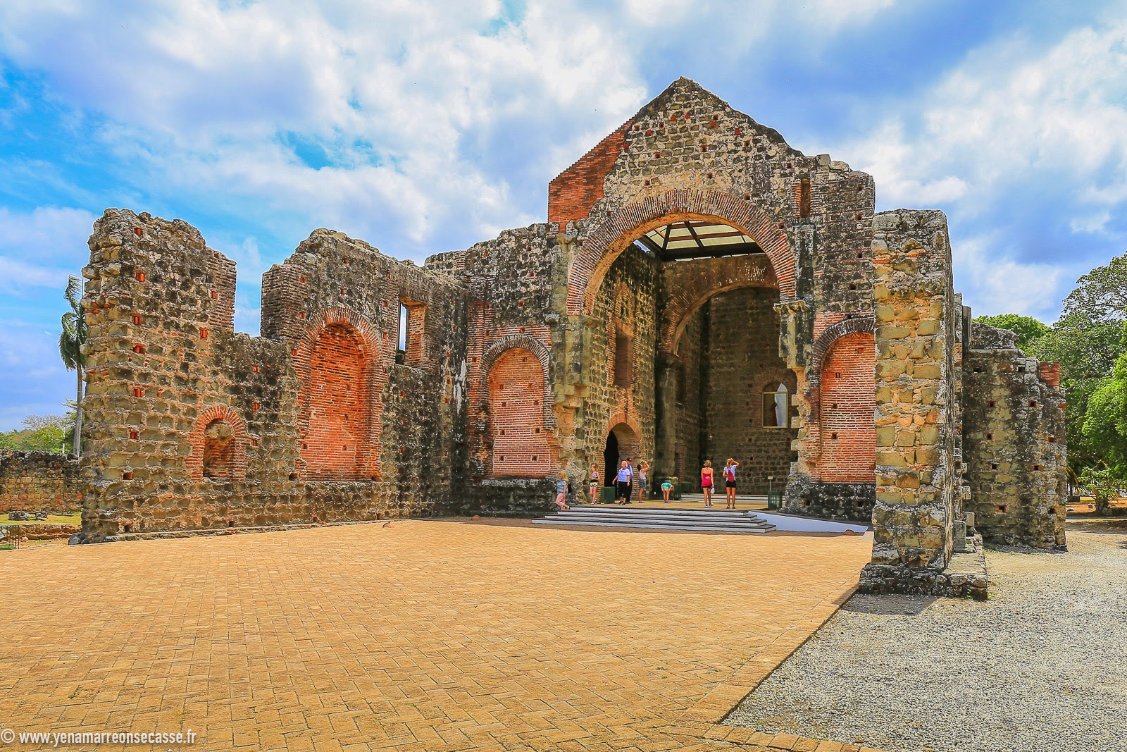 Arche en pierre des ruines de Panama Viejo