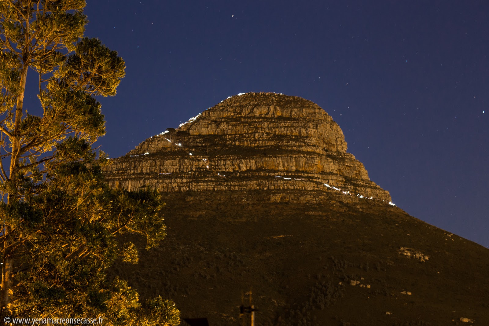Lumières des randonneurs descendant Lion’s Head