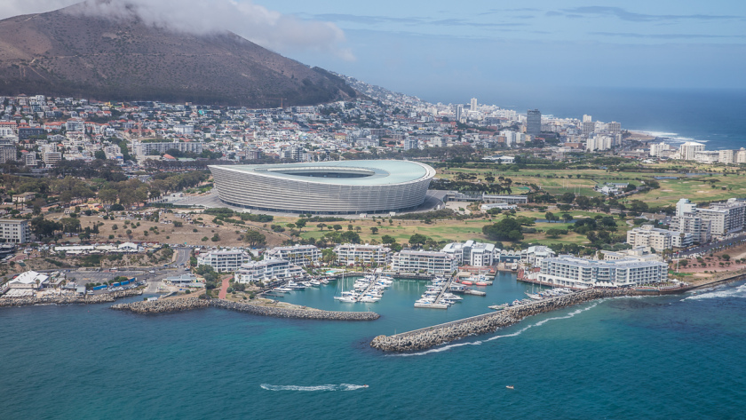 Vue aérienne de Cape Town, du stade et du Waterfront