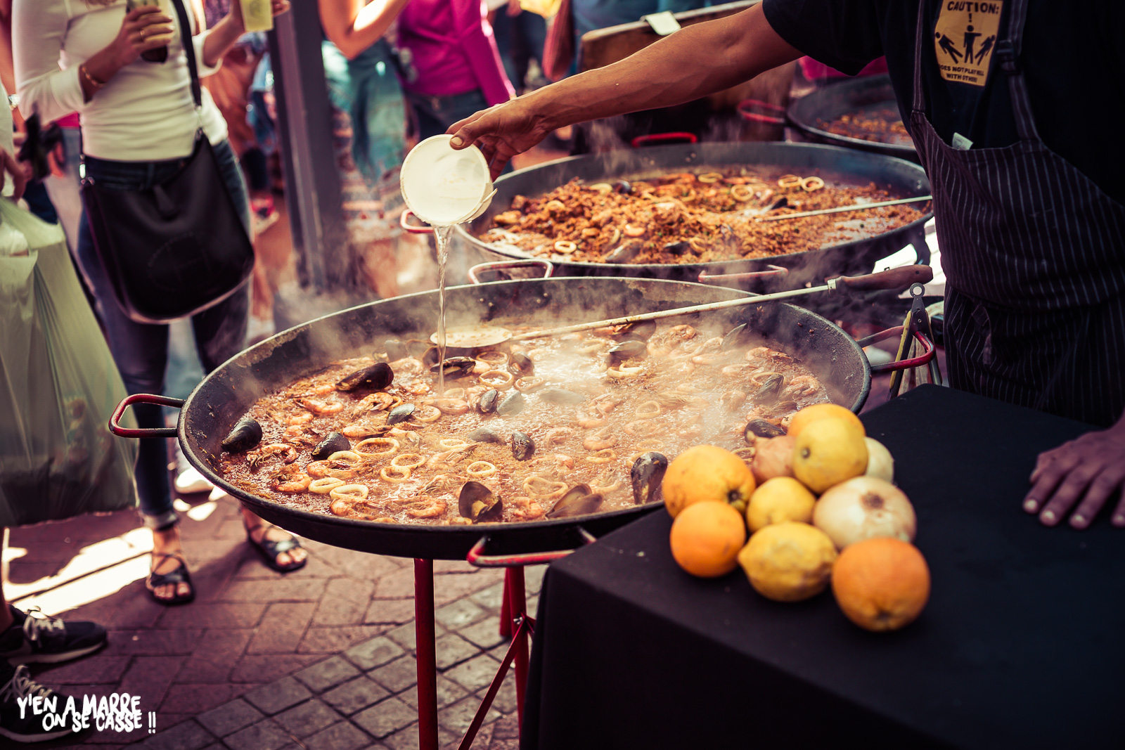 Paella géante au marché