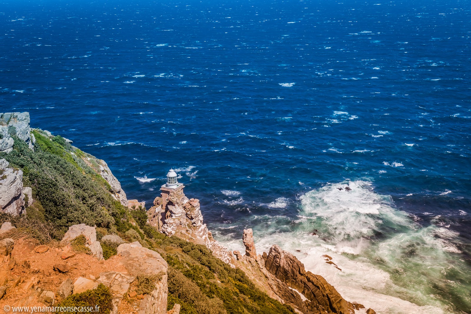 Vagues au pied des falaises